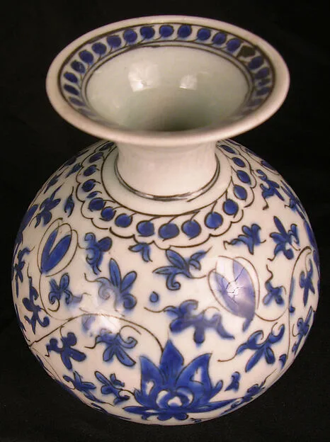 Vase with Scrolling Vines — تصویر رکورد موزهٔ متروپولیتن (دسترسی آزاد)
