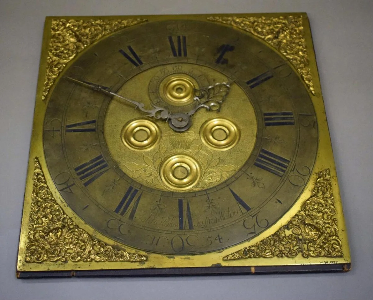 Longcase clock face — تصویر رکورد موزهٔ ویکتوریا و آلبرت