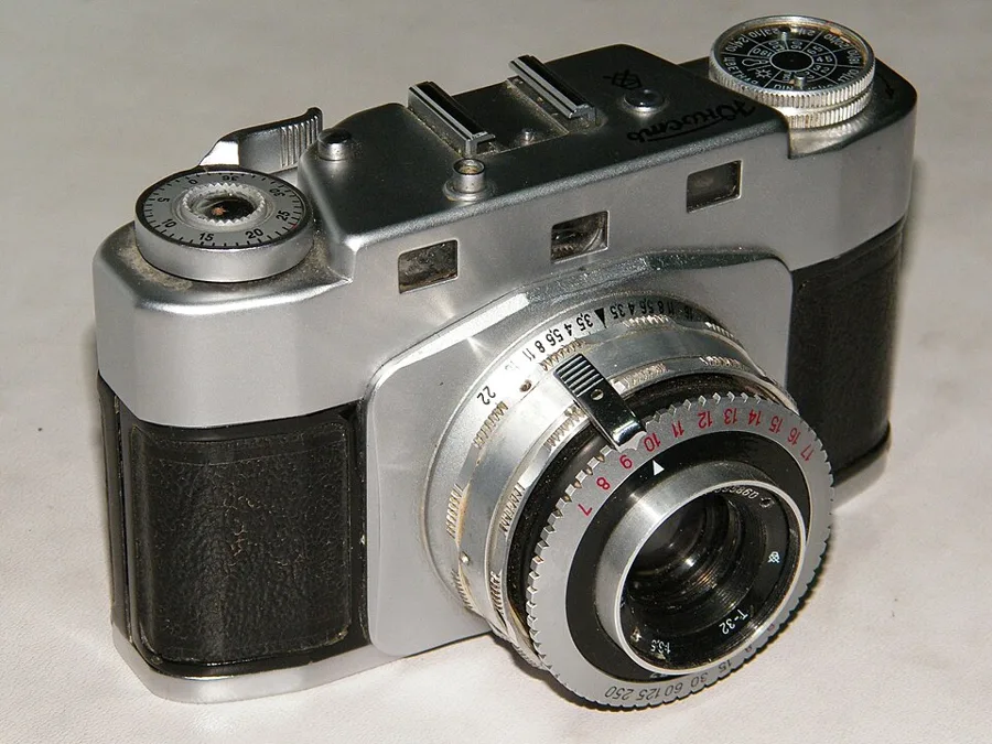 YUNOST LOMO camera — تصویر رکورد ویکی‌داده