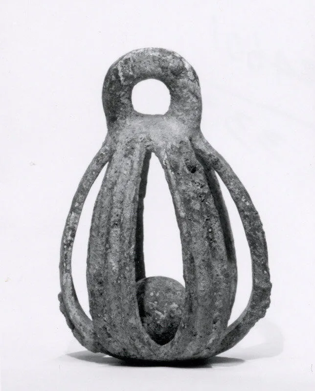 Openwork rattle bell — تصویر رکورد موزهٔ متروپولیتن (دسترسی آزاد)