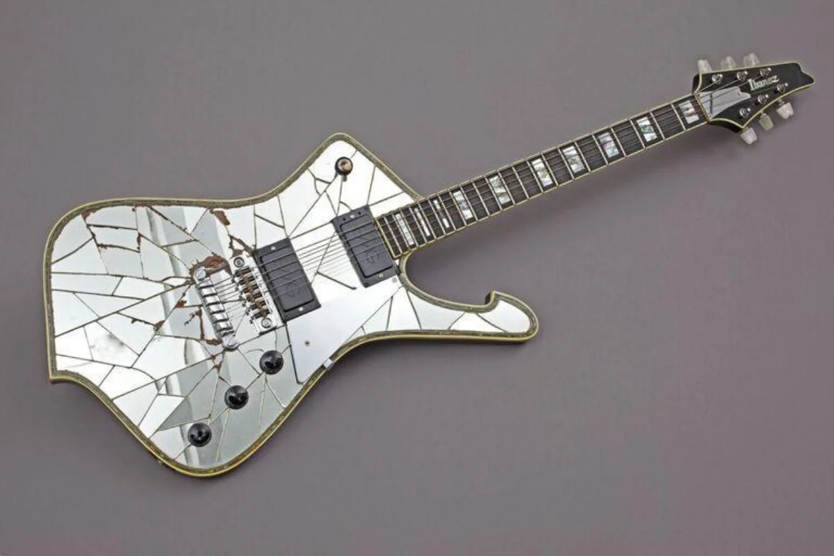 Electric guitar — تصویر رکورد موزهٔ ویکتوریا و آلبرت