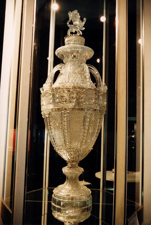 Vase des neuf provinces — تصویر رکورد ویکیداده