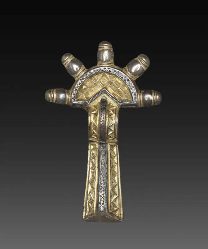 Bow Fibula — تصویر رکورد موزهٔ هنر کلیولند (دسترسی آزاد)