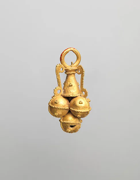 Earrings — تصویر رکورد موزهٔ متروپولیتن (دسترسی آزاد)