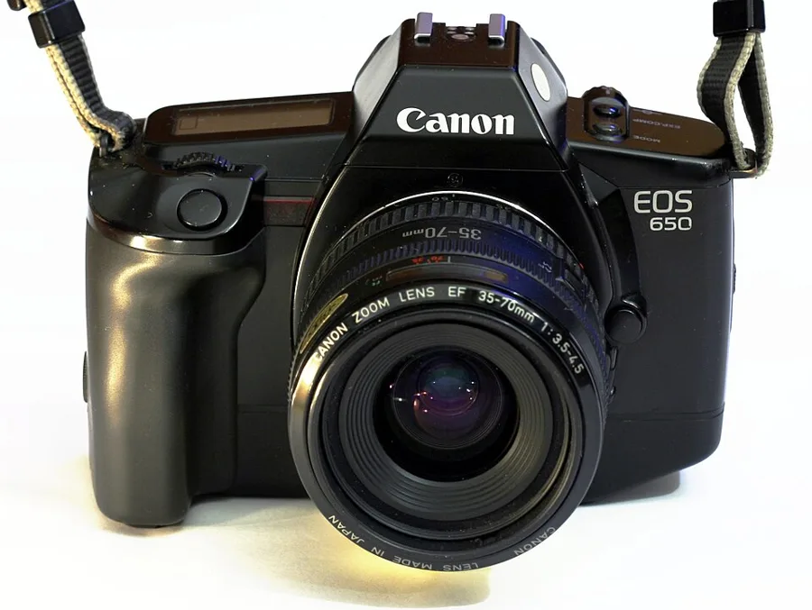 Canon EOS 650 — تصویر رکورد ویکی‌داده