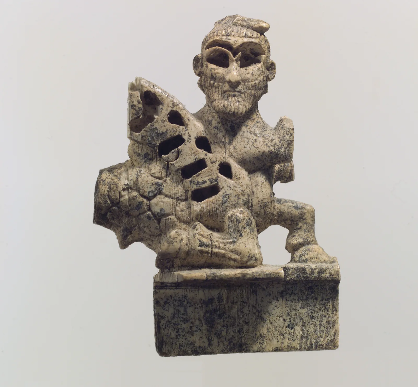 Figure of a supernatural creature — تصویر رکورد موزهٔ متروپولیتن (دسترسی آزاد)