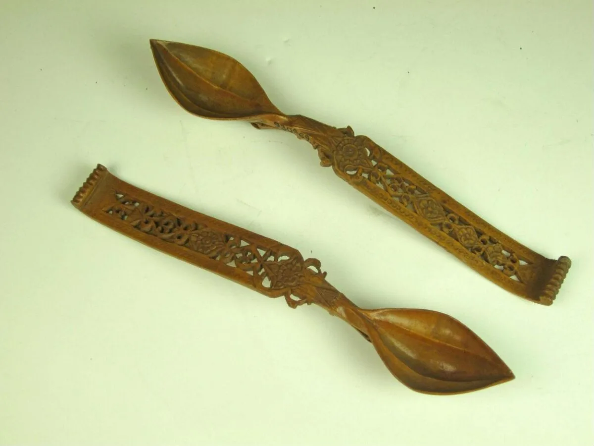 Pair of spoons — تصویر رکورد موزهٔ ویکتوریا و آلبرت