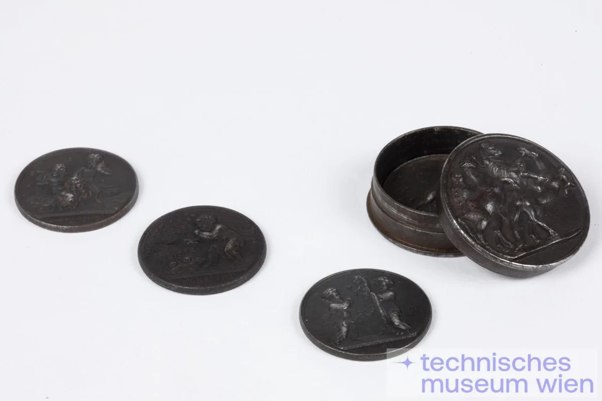 Dose mit vier Spielmarken — تصویر رکورد یوروپیانا