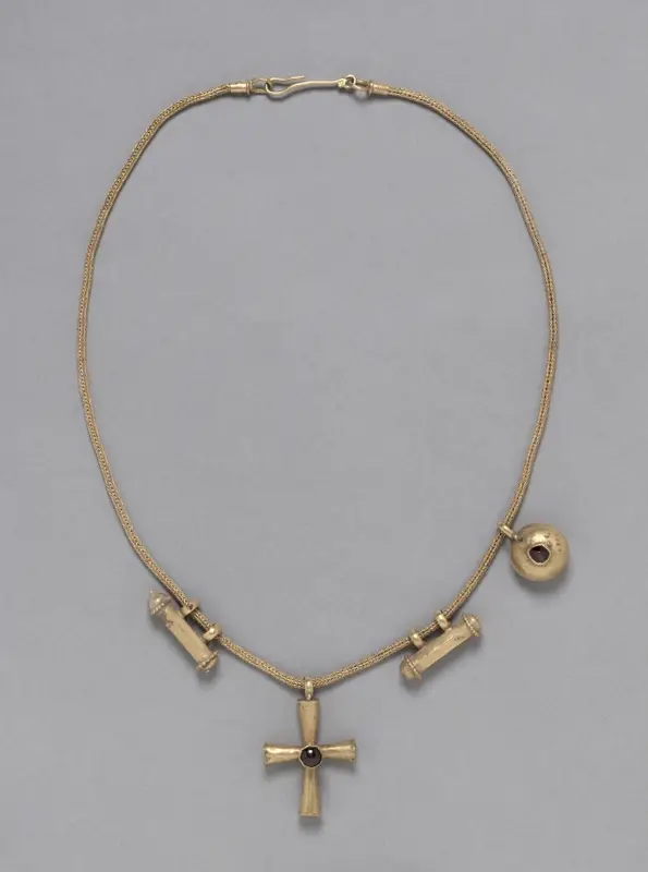Necklace with Pendants — تصویر رکورد موزهٔ هنر کلیولند (دسترسی آزاد)