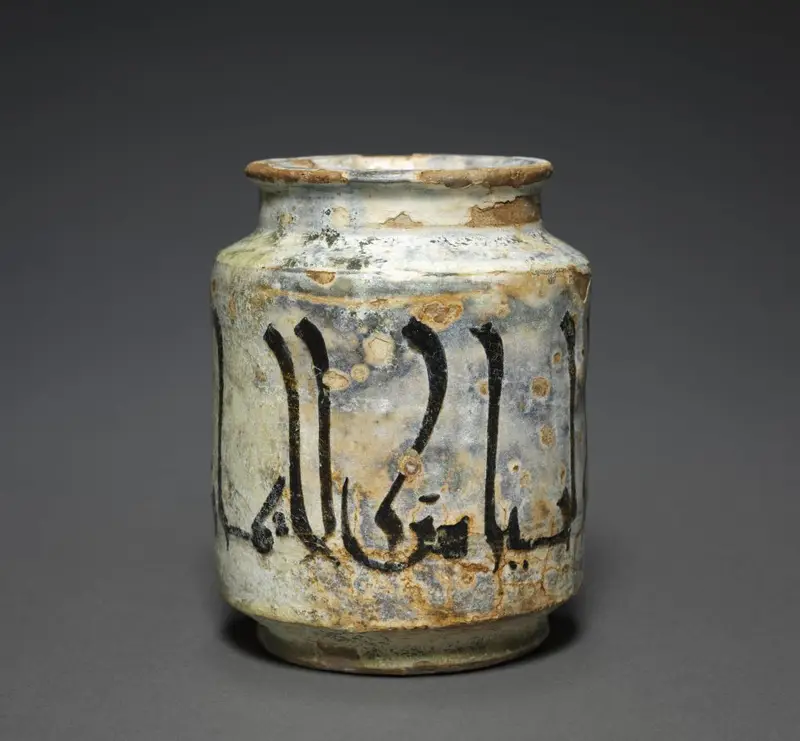 Albarello Jar with an Aphorism — تصویر رکورد موزهٔ هنر کلیولند (دسترسی آزاد)