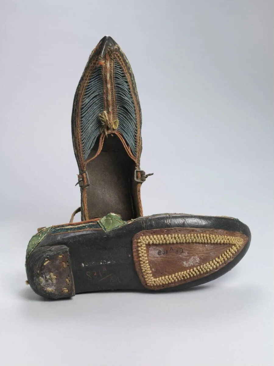 Pair of shoes — تصویر رکورد موزهٔ ویکتوریا و آلبرت