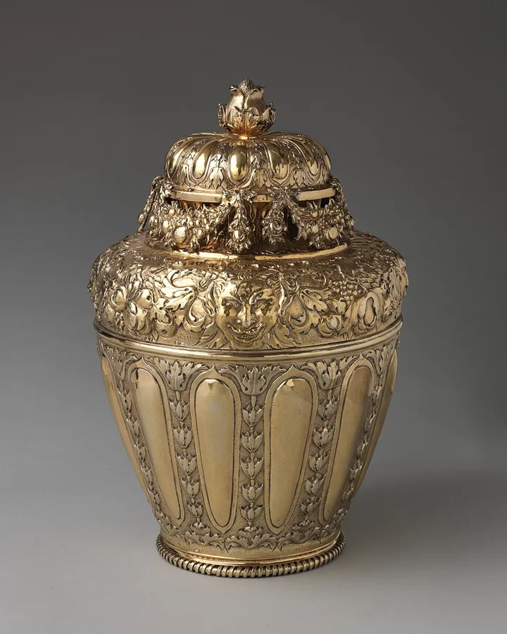 Vase with cover (one of a pair) — تصویر رکورد ویکیداده