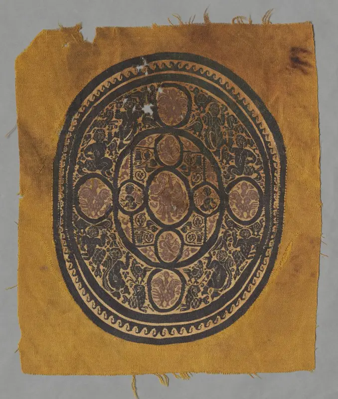 Tunic Fragment with Segmentum — تصویر رکورد موزهٔ هنر کلیولند (دسترسی آزاد)