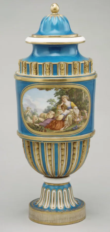 Vase (vase cannelés à bandeau) (one of a pair) — تصویر رکورد ویکیداده