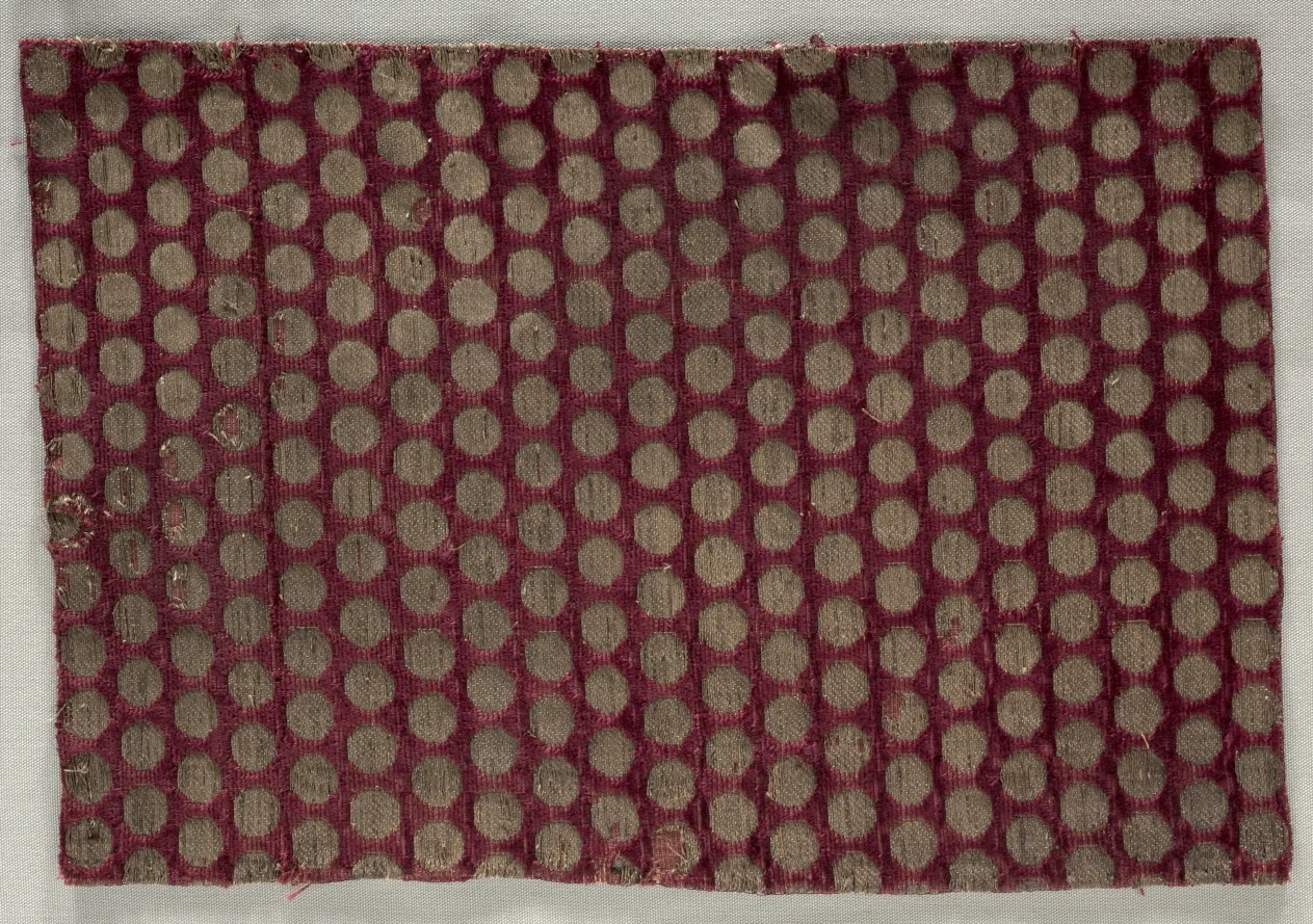 Velvet with gold discs — تصویر رکورد موزهٔ هنر کلیولند (دسترسی آزاد)