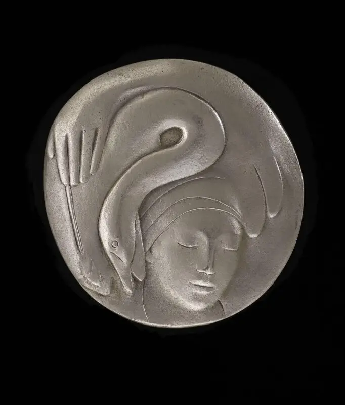 Medal: Leda and the Hat-pin — تصویر رکورد موزهٔ ویکتوریا و آلبرت