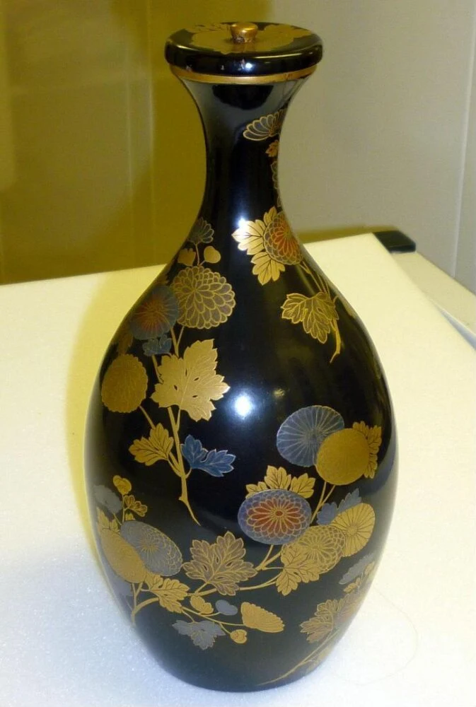 Sake bottle — تصویر رکورد موزهٔ ویکتوریا و آلبرت