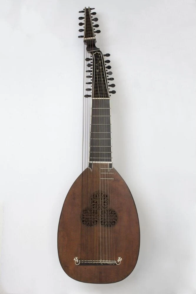 Theorbo — تصویر رکورد موزهٔ ویکتوریا و آلبرت