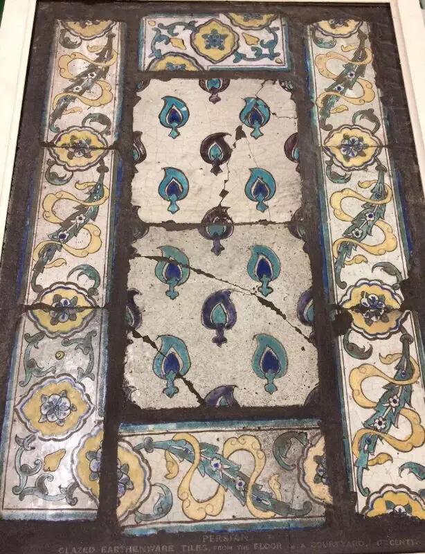 Tile: Tiles from a courtyard floor in Iran — تصویر رکورد موزهٔ ویکتوریا و آلبرت