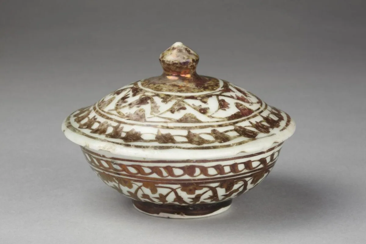Bowl and cover — تصویر رکورد موزهٔ ویکتوریا و آلبرت