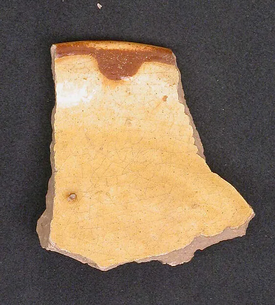 Fragment of a Dish — تصویر رکورد موزهٔ متروپولیتن (دسترسی آزاد)