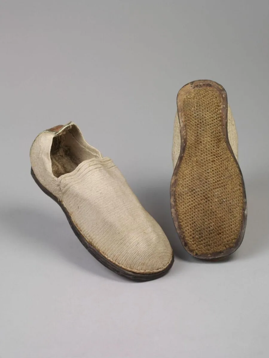 Pair of shoes — تصویر رکورد موزهٔ ویکتوریا و آلبرت