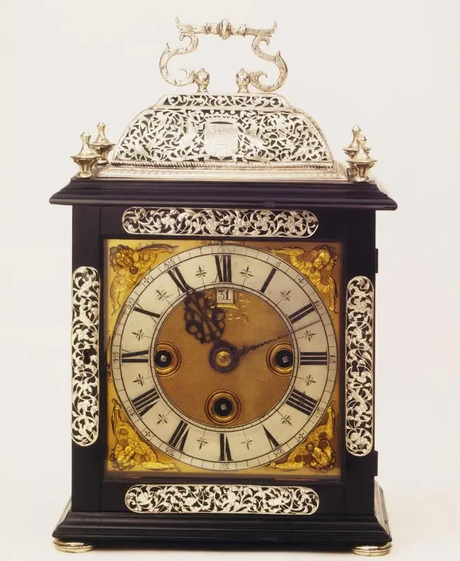 Bracket clock — تصویر رکورد موزهٔ ویکتوریا و آلبرت