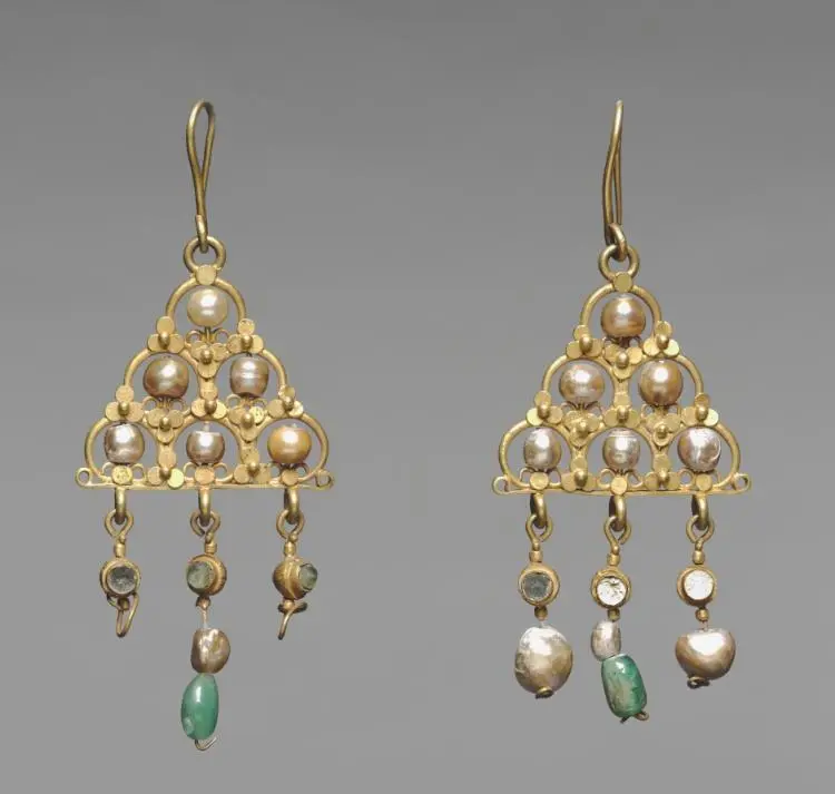 Earring (one of a pair) — تصویر رکورد موزهٔ هنر کلیولند (دسترسی آزاد)