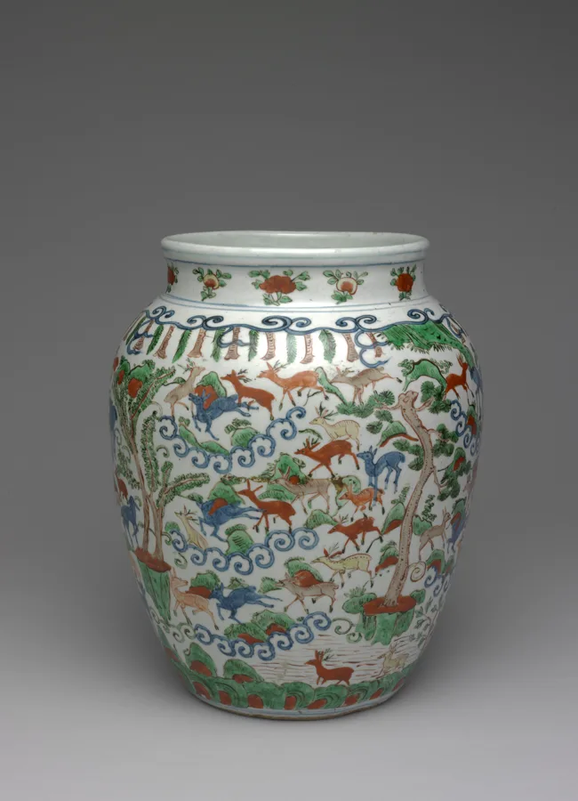 Vase with "One hundred deer" motif in wucai painted enamels — تصویر رکورد ویکی‌داده