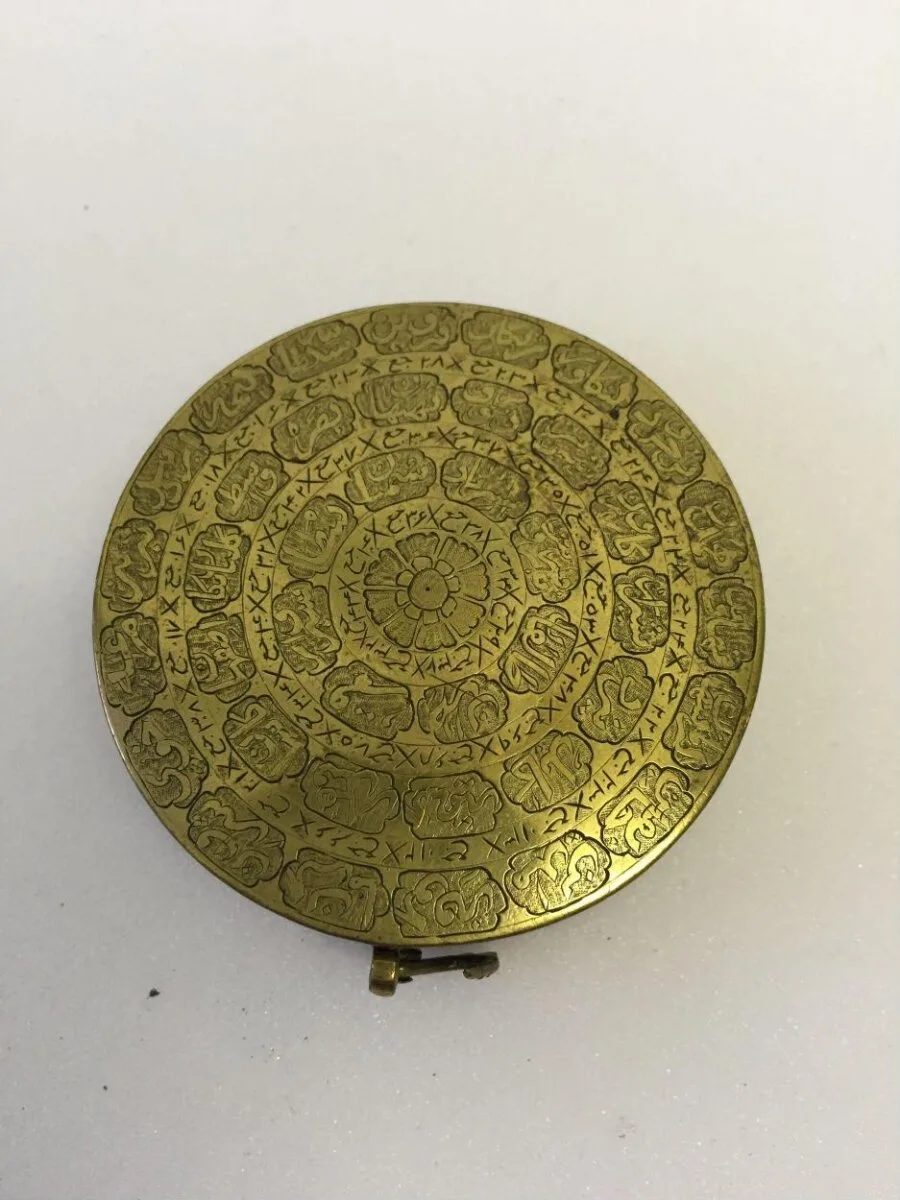 Compass — تصویر رکورد موزهٔ ویکتوریا و آلبرت