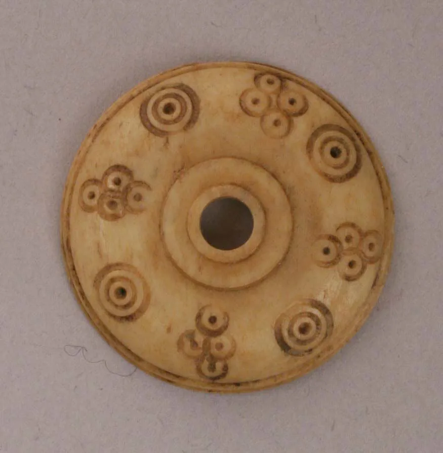 Button or Bead — تصویر رکورد موزهٔ متروپولیتن (دسترسی آزاد)