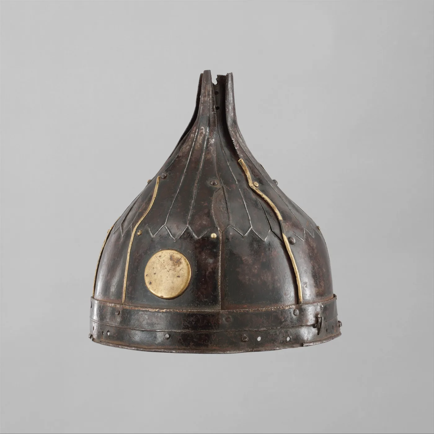 Helmet — تصویر رکورد موزهٔ متروپولیتن (دسترسی آزاد)