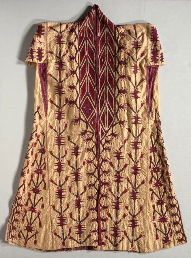 Woman's cloak (chyrpy) — تصویر رکورد موزهٔ هنر کلیولند (دسترسی آزاد)