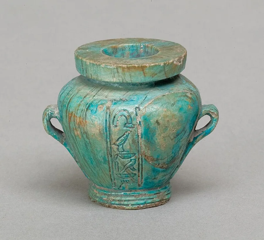 Toilet vase with two handles, inscribed for the Seal Bearer Kemes — تصویر رکورد ویکیداده