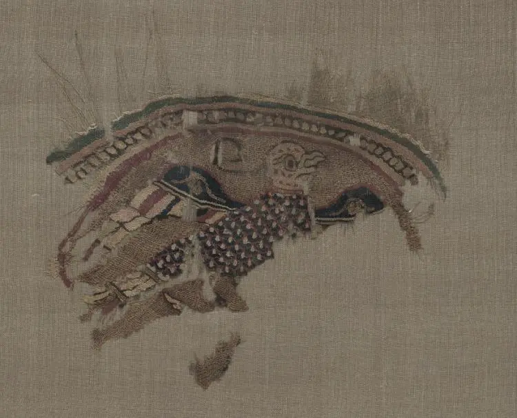 Fragmentary roundel with eagle in gold ground — تصویر رکورد موزهٔ هنر کلیولند (دسترسی آزاد)
