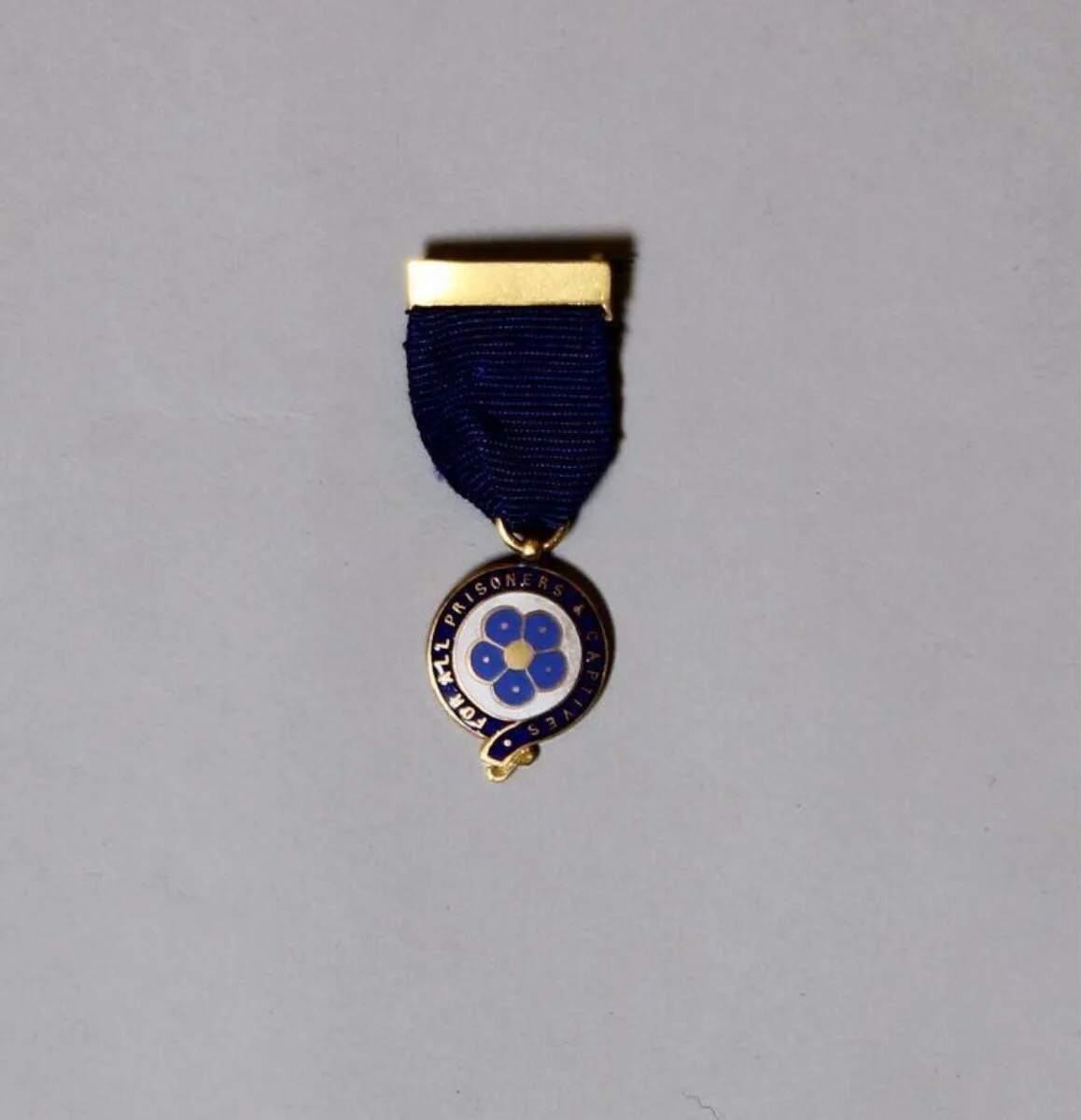 British Prisoners of War Fund Medal, belonging to Mrs Gabrielle Enthoven  — تصویر رکورد موزهٔ ویکتوریا و آلبرت