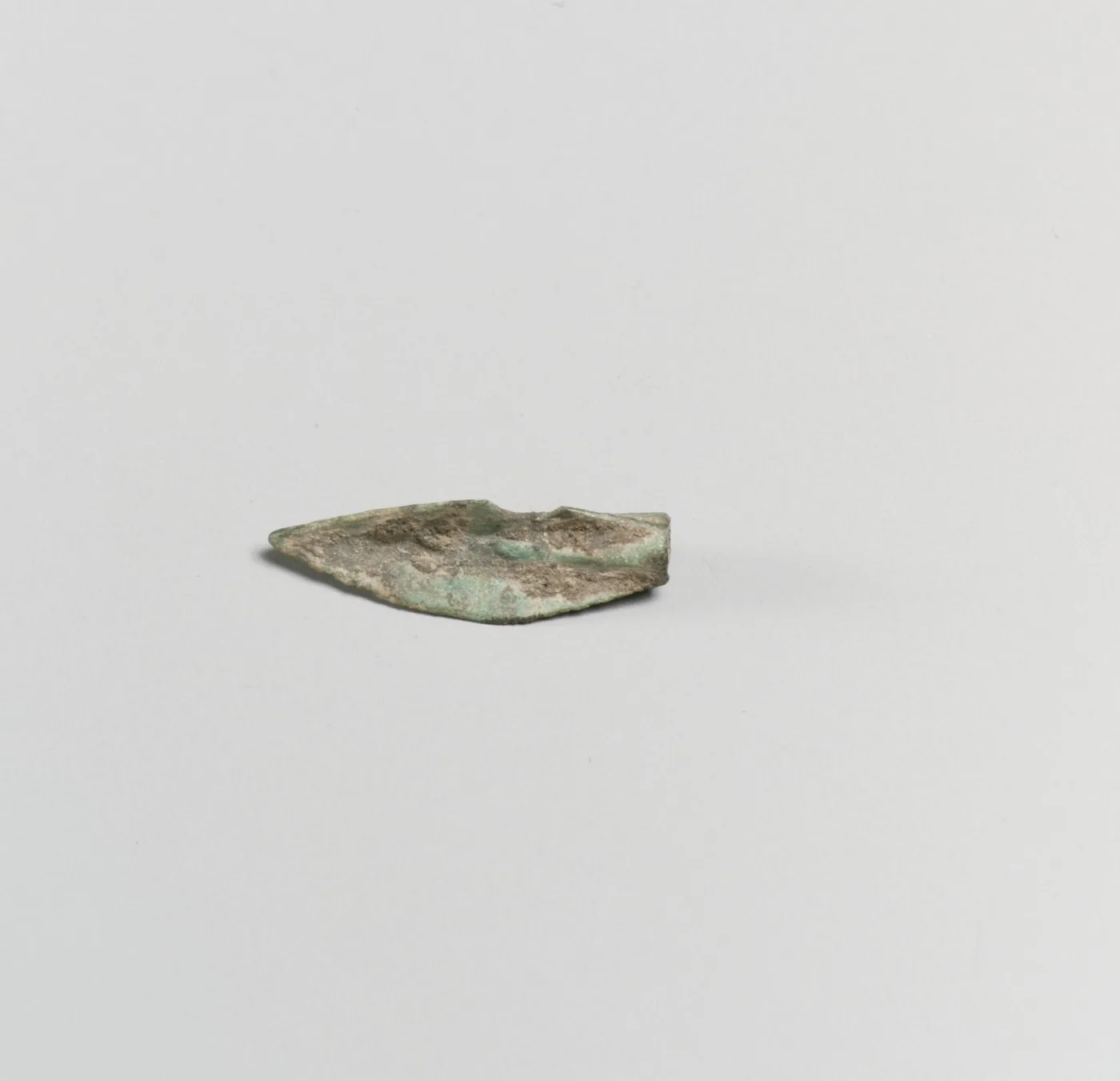 Bronze arrowhead — تصویر رکورد موزهٔ متروپولیتن (دسترسی آزاد)