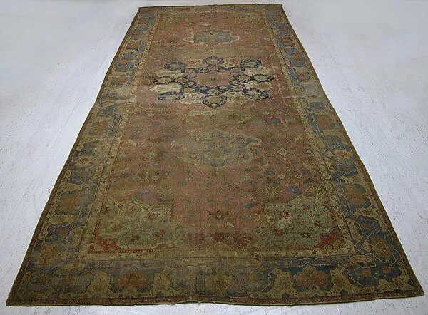Carpet — نمای تکمیلی ثبت‌شده در رکورد موزه