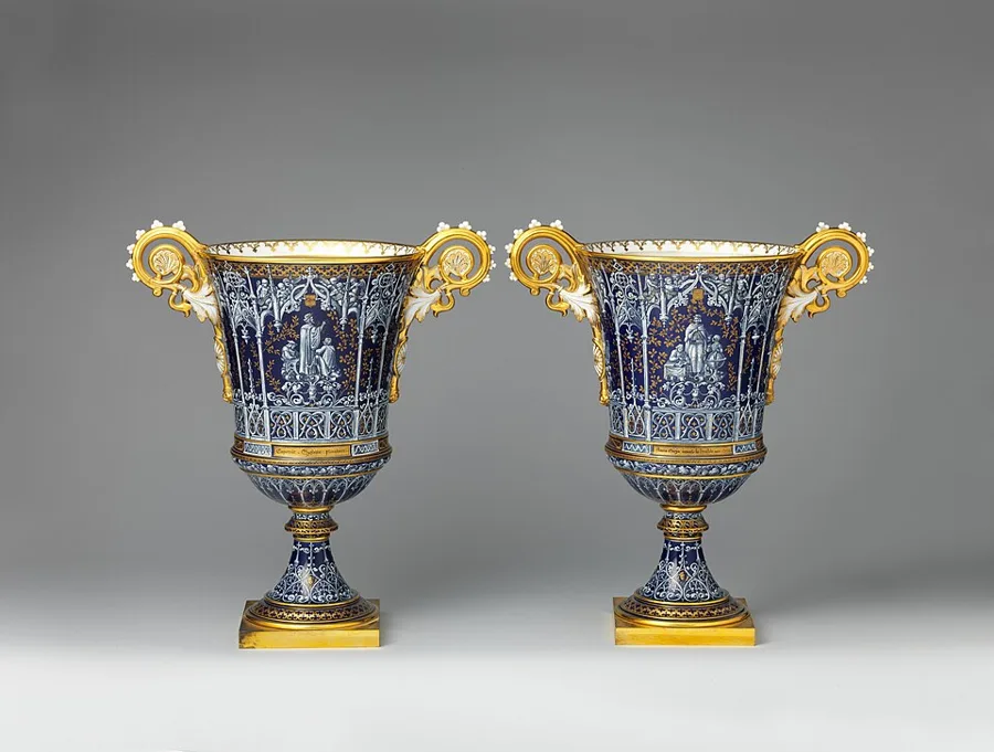 Vase (vase gothique Fragonard) (one of a pair) — تصویر رکورد ویکیداده
