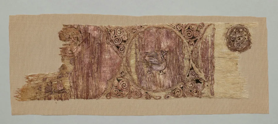 Fragment of an Embroidery — تصویر رکورد موزهٔ هنر کلیولند (دسترسی آزاد)