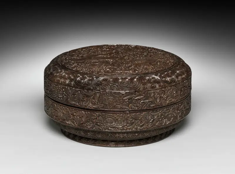 Round Box with Bird and Peonies Design — تصویر رکورد موزهٔ هنر کلیولند (دسترسی آزاد) — شمارهٔ رکورد 2011.34