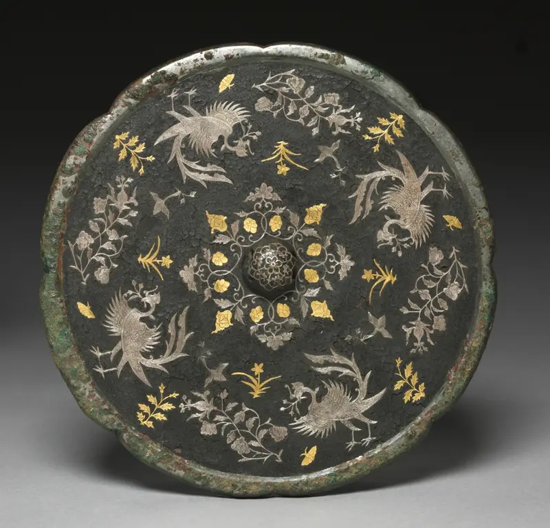 Mirror with Phoenixes, Birds, Butterflies, and Floral Sprays — تصویر رکورد موزهٔ هنر کلیولند (دسترسی آزاد)