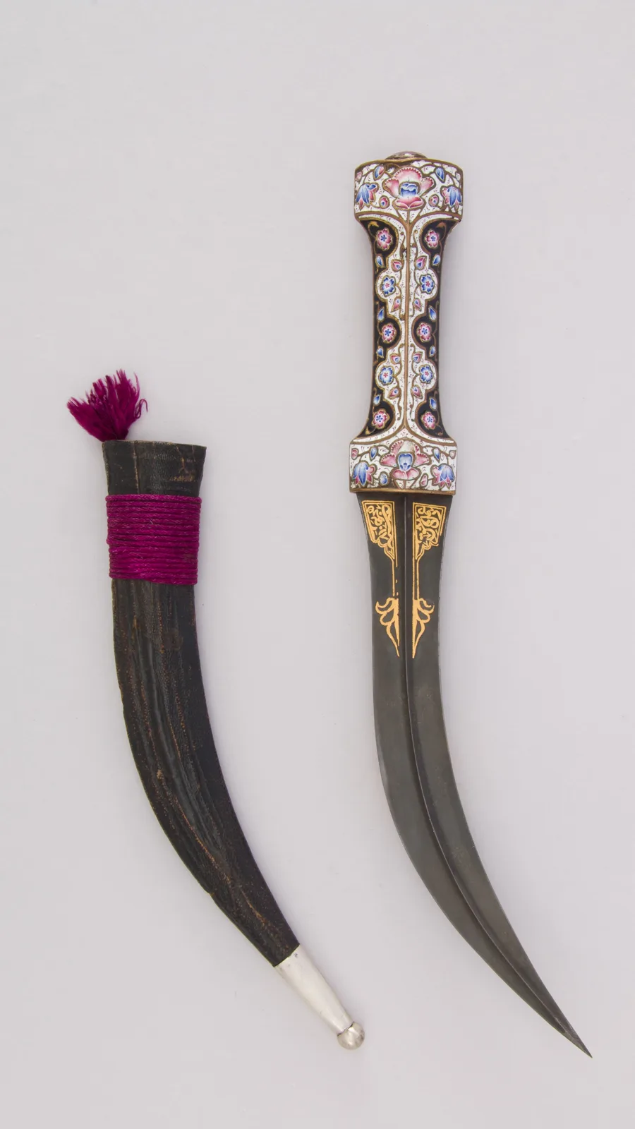 Dagger with Sheath — تصویر رکورد موزهٔ متروپولیتن (دسترسی آزاد)