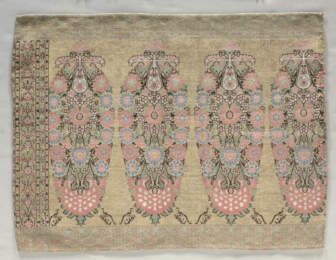 Two Pieces from a Scarf — تصویر رکورد موزهٔ هنر کلیولند (دسترسی آزاد)