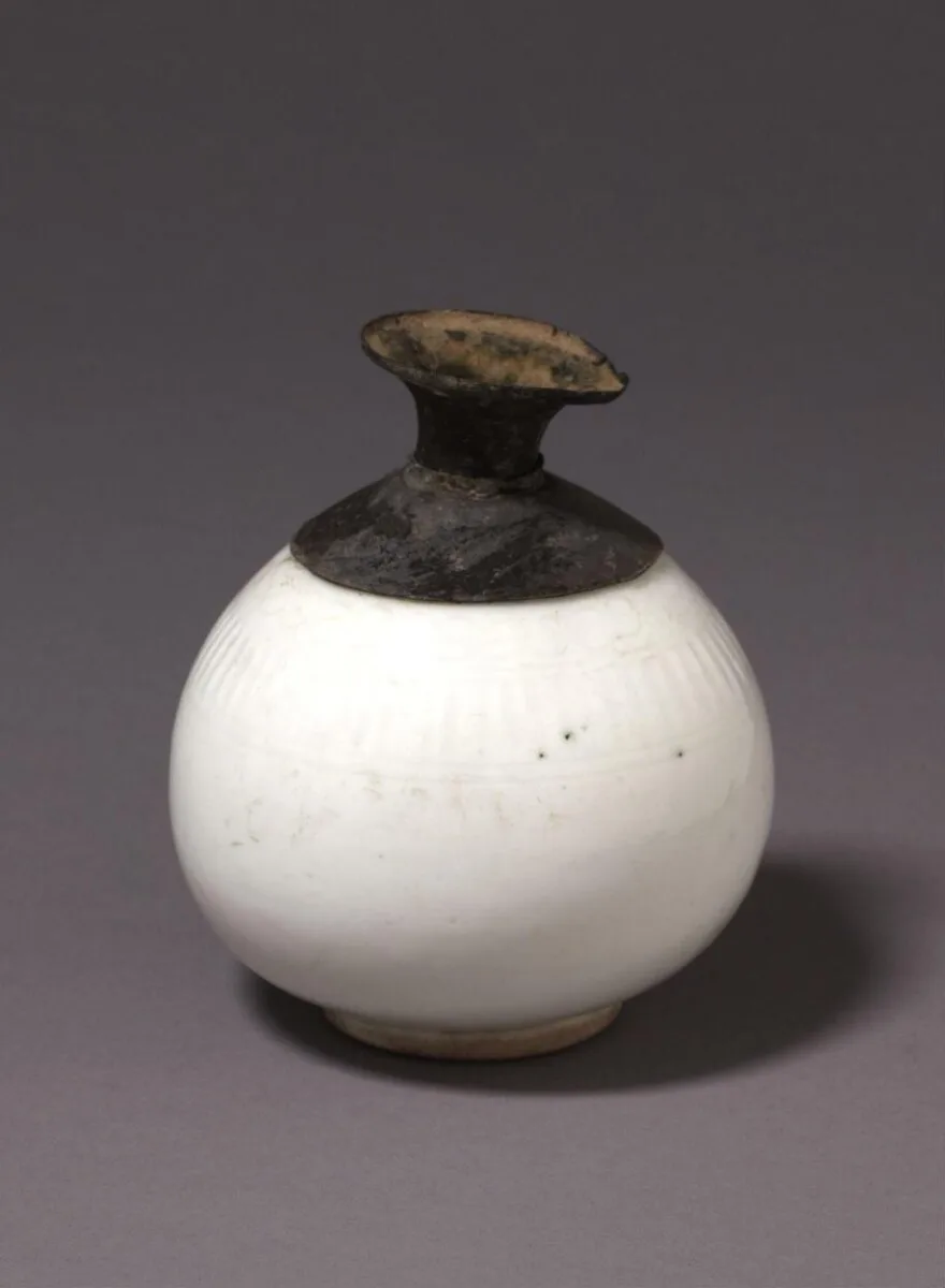 Spittoon — تصویر رکورد موزهٔ ویکتوریا و آلبرت