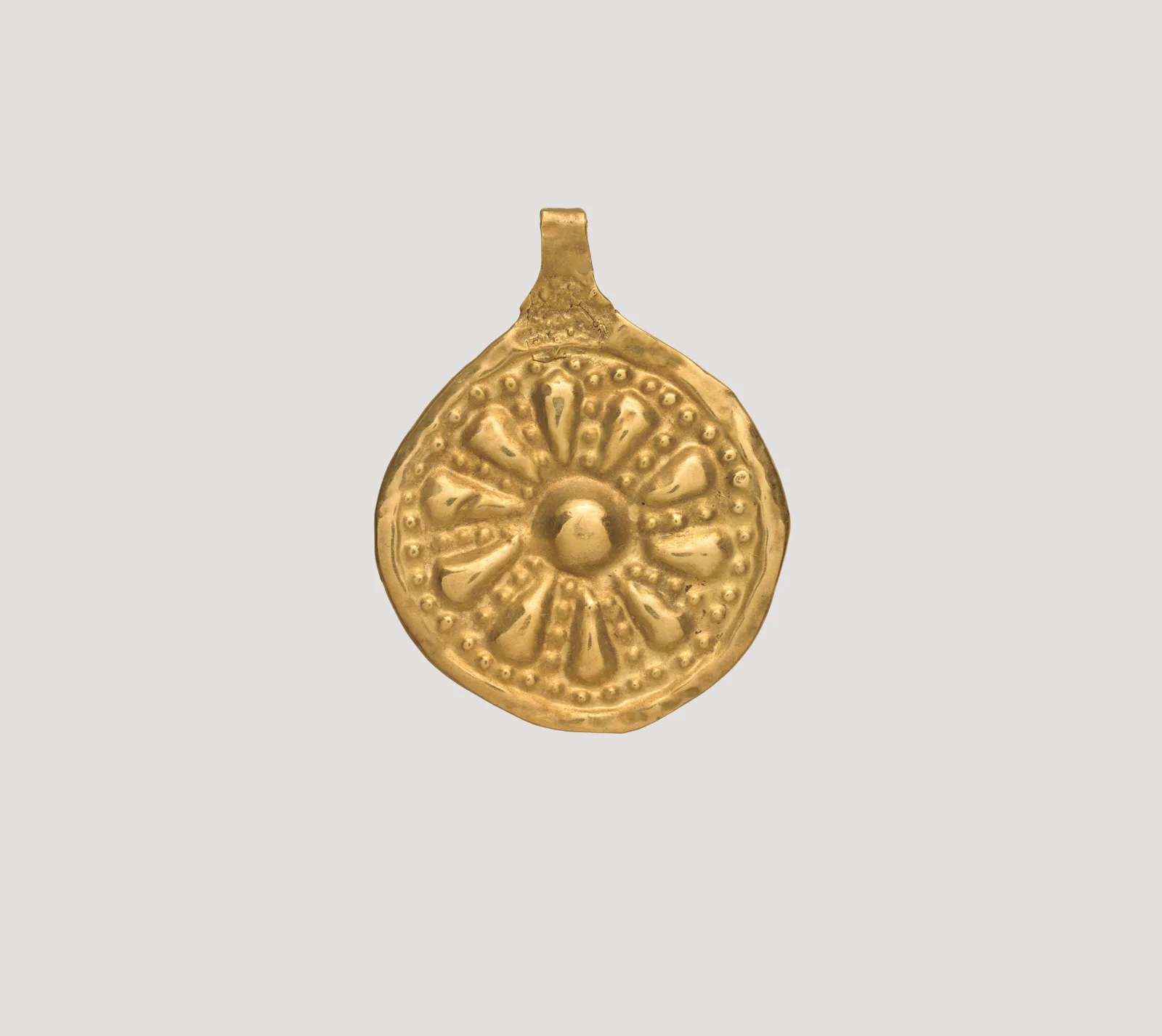 Rosette pendant — تصویر رکورد موزهٔ متروپولیتن (دسترسی آزاد)