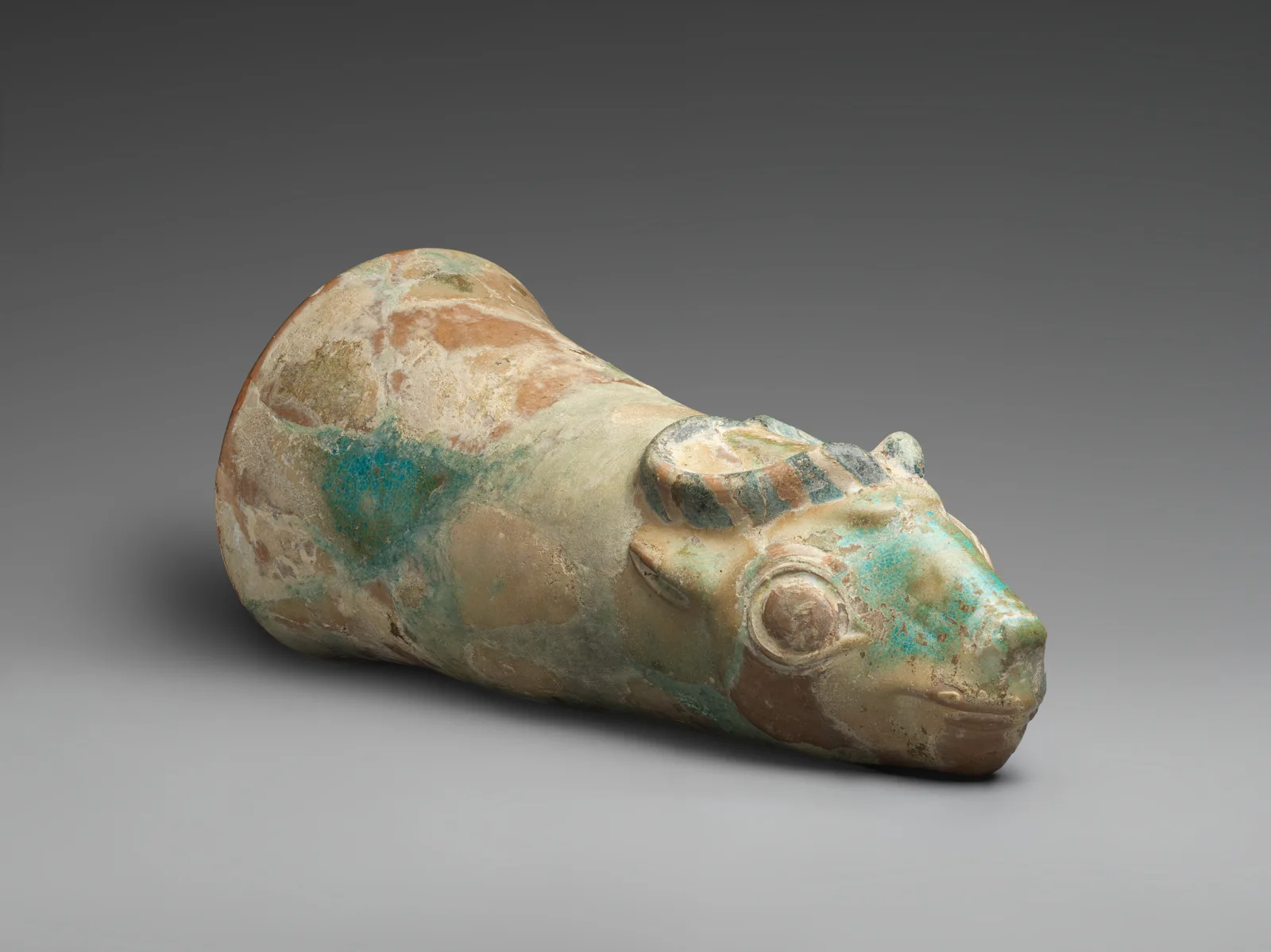 Vessel terminating in the head of an antelope — تصویر رکورد موزهٔ متروپولیتن (دسترسی آزاد)