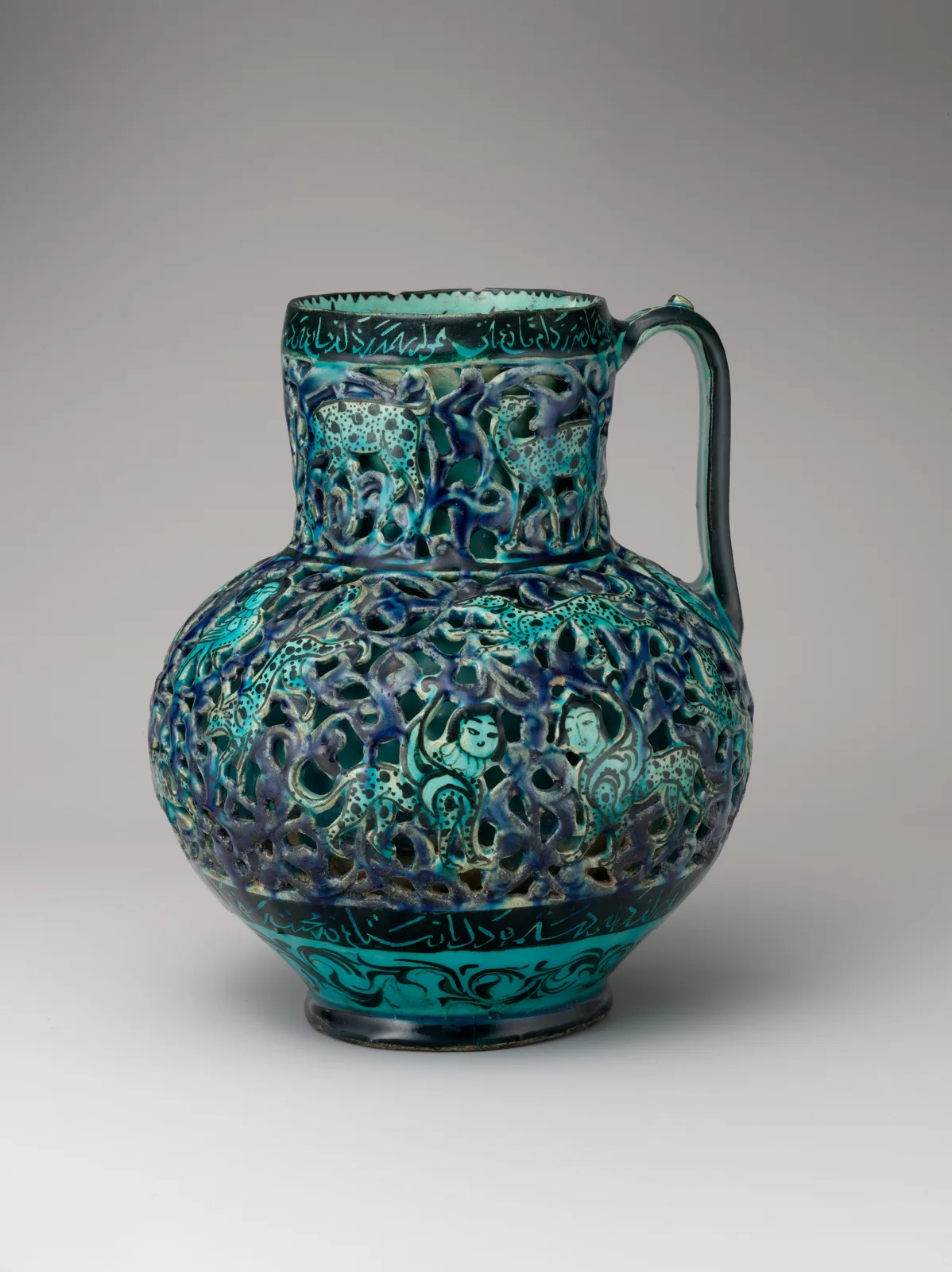 Pierced Jug with Harpies and Sphinxes — تصویر رکورد موزهٔ متروپولیتن (دسترسی آزاد)