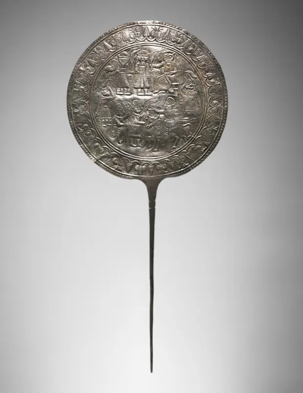 Votive Pin with Decorated Disc — تصویر رکورد موزهٔ هنر کلیولند (دسترسی آزاد)