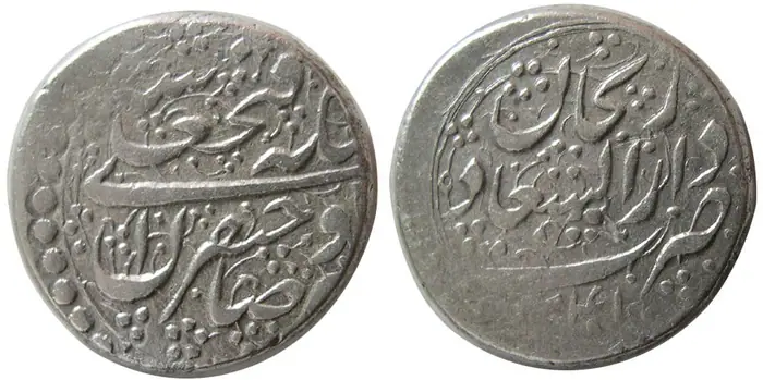 روی و پشت «۱ ریال — فتحعلی‌شاه قاجار، ۱۸۲۶–۱۸۳۲ م» — عکس رکورد کاتالوگ نومیستا